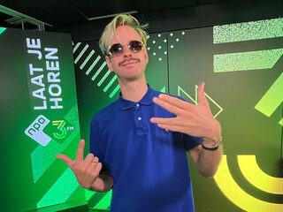 Daan Boom met zijn alter-ego The Dean in de 3FM Live Box