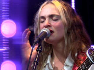 Néomí geeft een kijkje in haar dagboek in de 3FM Live Box