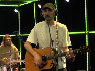 Goldkimono brengt het laatste beetje zon van de zomer naar de 3FM Live Box