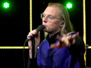 Prins S. en De Geit geeft een knetterhard partijtje in de 3FM Live Box