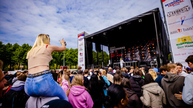 Bevrijdingsdag 2025: regen, protesten en 140.000 bezoekers bij Haarlemse pop — image 1