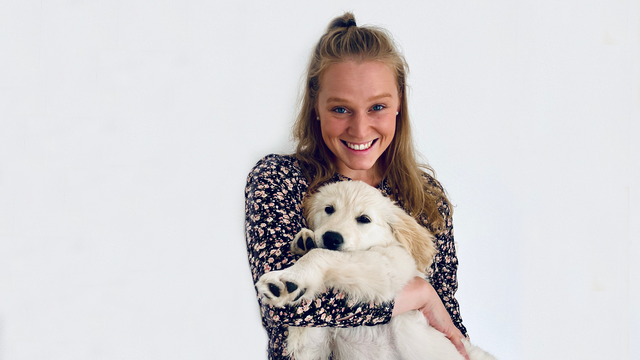 Danielle (23 anni) racconta come un cane da servizio psicosociale abbia cambiato la sua vita Danielle (23 anni) racconta come un cane da servizio psicosociale abbia cambiato la sua vita