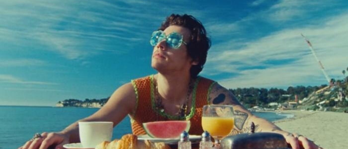 Harry Styles' 'Watermelon Sugar' is een ode aan aanrakingen | NPO 3FM