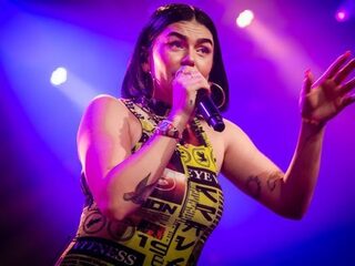 Roxeanne Hazes als amateur-producer: “Ik heb de tijd van mijn leven”