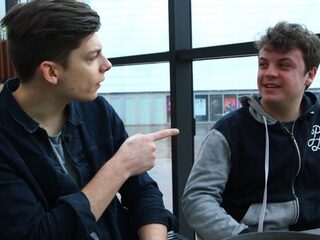 Joram gebruikt zijn netwerk om een stage voor Sander te vinden