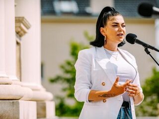 Roxeanne Hazes: "Het wordt tijd dat je anti-racist wordt en je uitspreekt"