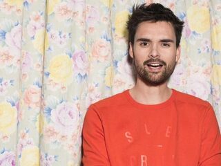 Domien maakt complete ochtendshow vanuit de trein