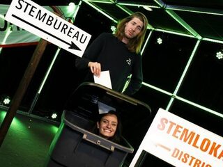 Frank en Eva presenteren extra lange show op de verkiezingsdag