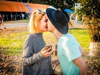 Tinder lanceert festivalmodus in de app om elkaar makkelijker te ontmoeten