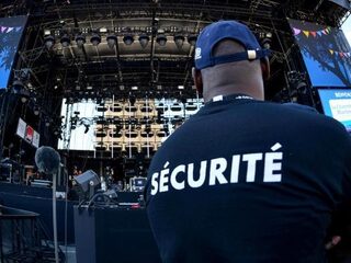 Top dit: beveiligers die meezingen en dansen tijdens concerten