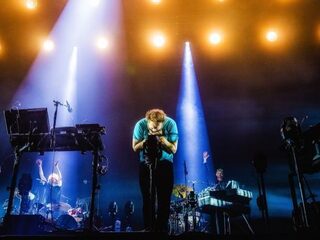Bon Iver brengt een nieuwe track uit genaamd 'Hey, Ma'