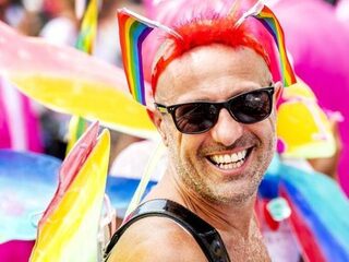 Meeste LHBTI+’ers passen gedrag aan om negativiteit te voorkomen