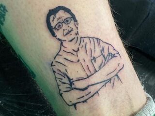 3FM-dj Sander heeft eindelijk tattoo van Diederik Gommers