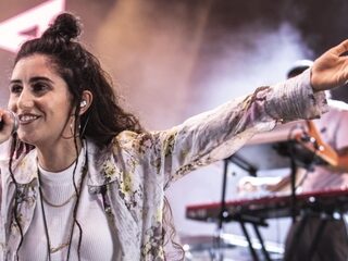 Vanavond verruilt Naaz de pestpartijen van vroeger voor Paradiso