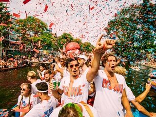 Amsterdam Pride: alleen maar liefde op de David Bowie-boot!