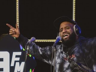 Willie Wartaal speelt 'Behalve Ik' in 3FM Live Box