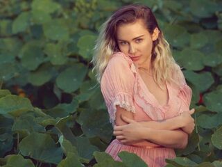 Miley Cyrus is terug, maar nu rustig en... lief?