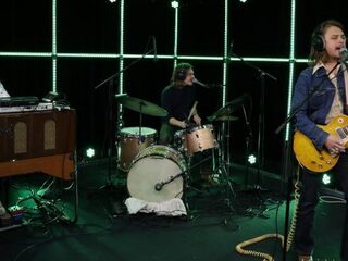 DeWolff speelt hun nieuwe single 'Yes You Do' in de 3FM Live Box