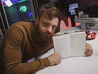 Tim Hofman dicht over relatie: "Ik heb 2 weken lang gehuild"