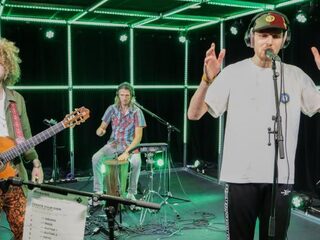 Goldkimono speelt zijn nieuwe single 'Electric Swing' live