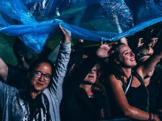 De wereld overvliegen voor je favoriete artiest: deze fans deden het!