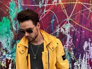 Liam Payne zingt over One Direction en strippen in nieuwe track