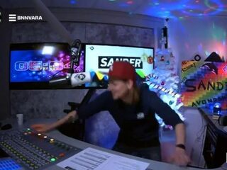 VET! De hele studio gaat los op de ex-megahit!