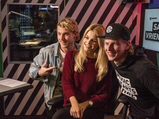 Davina Michelle zingt de verkeersinformatie