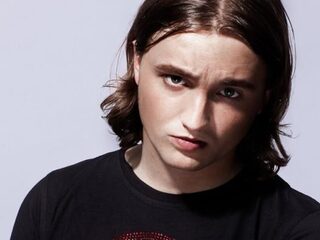 Kevin is een 'Beetje Moe', maar is wel nieuw in de Mega Top 50