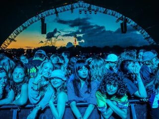 Maximale geluidsniveau bij concerten is alleen veilig mét oordoppen