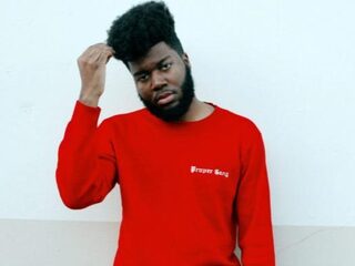 Zo kijkt Khalid naar de loodzware problemen van zijn generatie