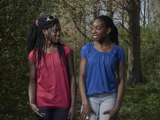 Hierom wilde geen enkel land Chisom (14) en Vanessa (16) hebben