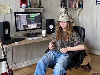 girl in red: "I'm grateful"