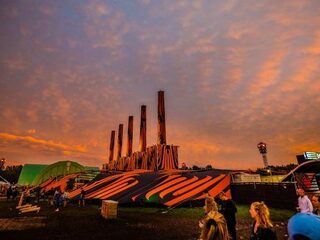 Haal Lowlands naar jou thuis met de echte decorstukken
