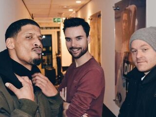 Rico & Sticks spelen themalied SR17 bij Domien