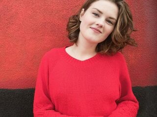 Iris (22) zingt bij 3fm een protestsong tegen telefoons