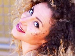 Nivin (30) deed de ochtendshow in Syrië: 'Ik moet hier opnieuw beginnen'