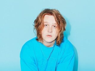 Lewis Capaldi wil op Tinderdate met de nummer 1