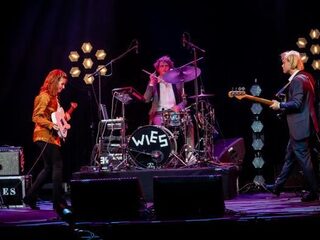 Video: WIES live op de 3FM Awards