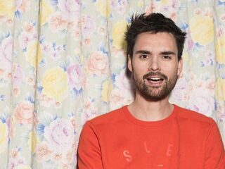 Domien maakt een week lang radio vanaf de camping