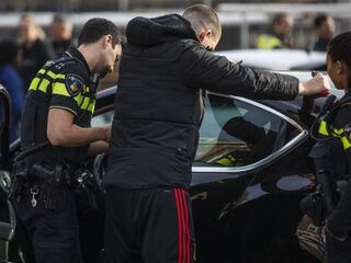 Waarom de politie niet-witte Nederlanders vaker staande houdt