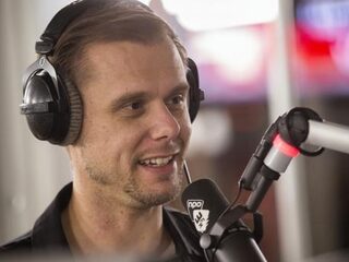 Armin van Buuren ontdekt zijn funky sound in 'Sex, Love & Water'