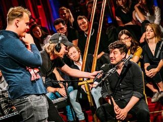 Zien: Jasper deelt zijn emotionele verhaal met Mumford & Sons