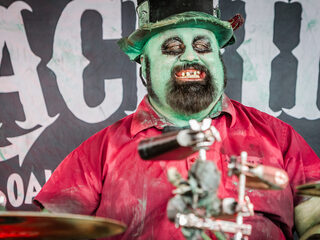 Ontcijfer wat deze Zwarte Crosser vertelt en WIN!