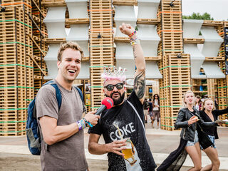 Wijnand op Sziget: verjaardagen, fikkende slaapmatjes en Die Antwoord