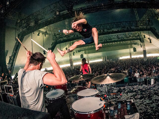 Bekijk het hele Lowlands-optreden van John Coffey