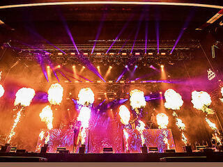 Kijk het Lowlands-optreden van Oscar And The Wolf terug