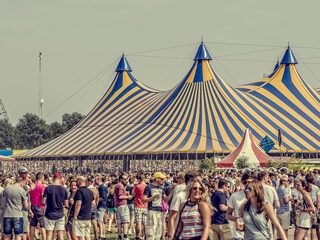 Kijk terug: tv-uitzendingen Lowlands 2016 en 3voor12 slotinterview festivaldirecteur