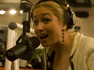 Do in de rij voor haar eigen Playboy!