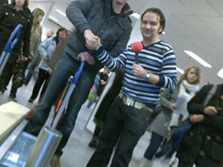 Gooit Gerard Ekdom de HANDdoek in de ring?!